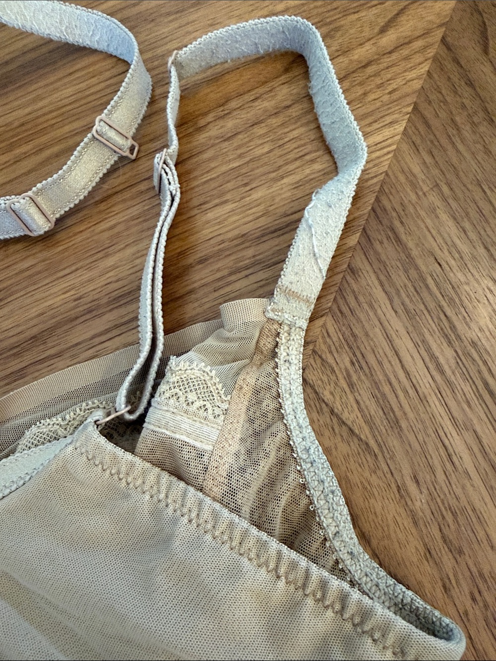 Chantelle Sheer Lace Underwire Bra in Light Beige 34DD - Picture 5 of 8